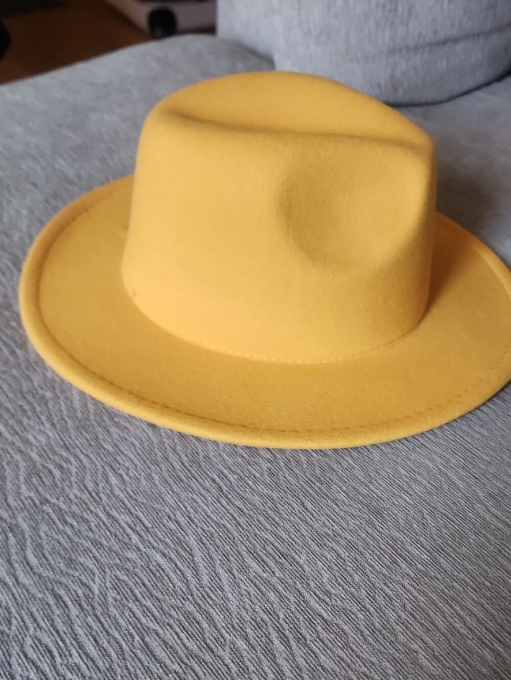 Women's Yellow Felt Fedora Hat - Stylish Wide-Brim Accessory - Picture 2 of 8